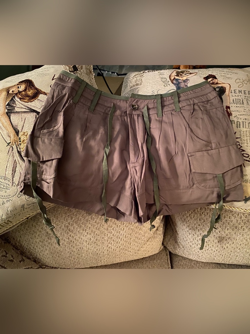 Women’s Olive Utility Cargo Shorts Medium JJ's Fairyland NWT